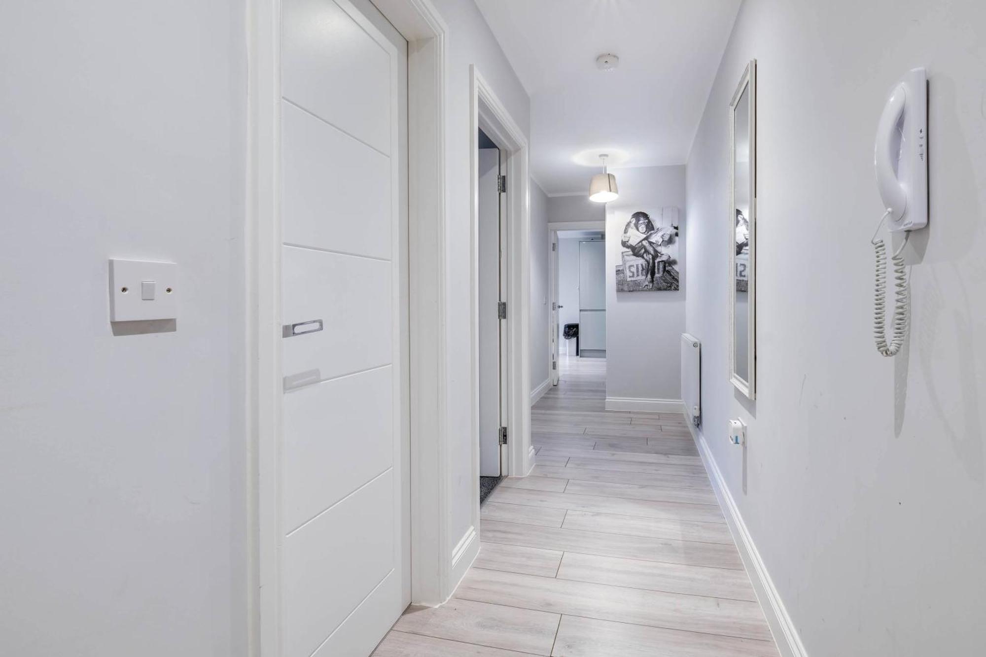 2 Bedroom Penthouse With Parking High Wycombe By 360Stays المظهر الخارجي الصورة